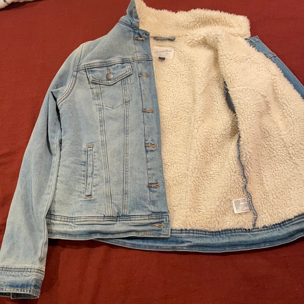 Light wash denim jacket with Sherpa inside and collar from target. Size S.